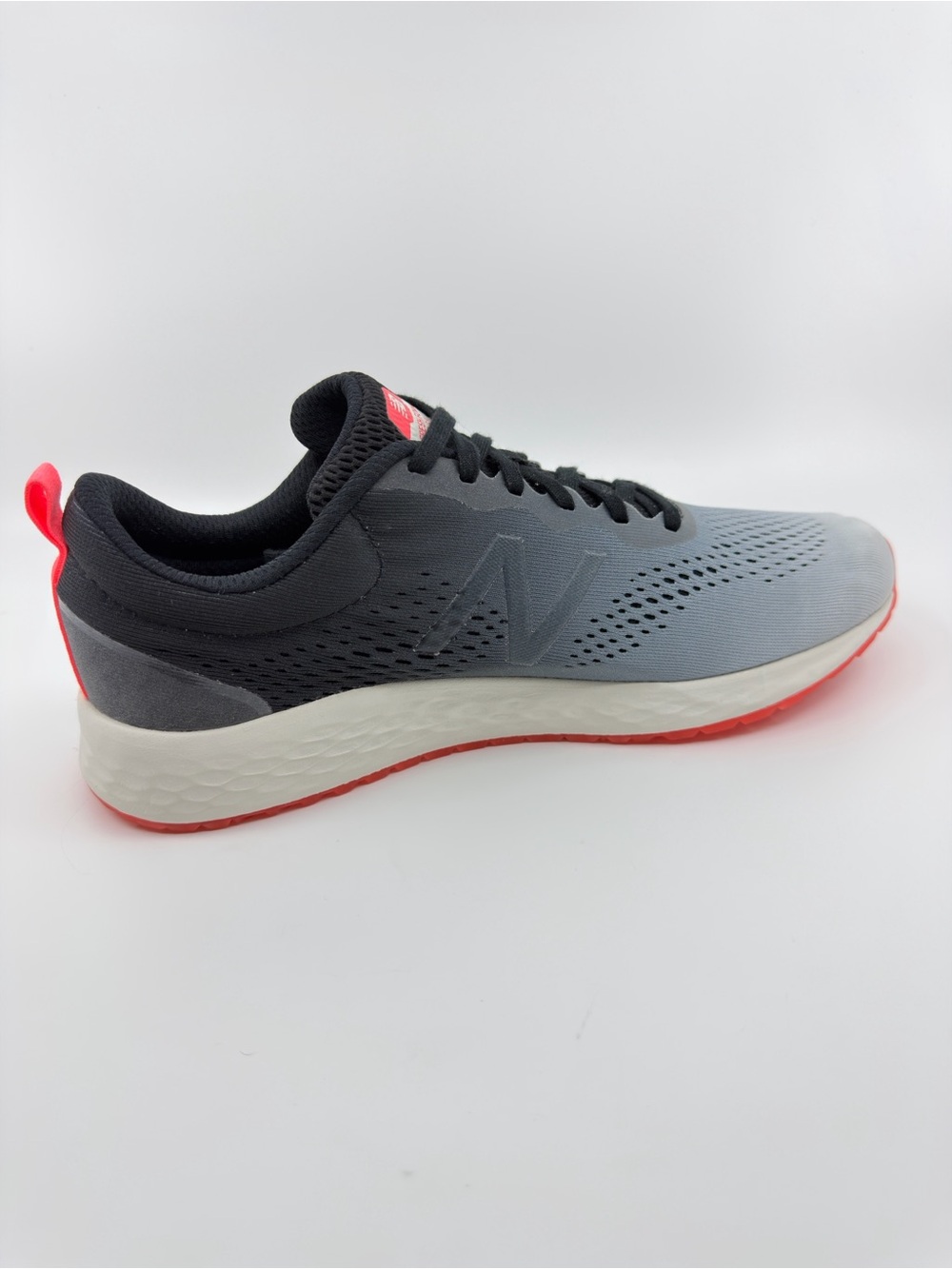 New Balance Fresh Foam Arishi v3 Color Gray & Blk s
With Red SZ 10 - Picture 4 of 9
